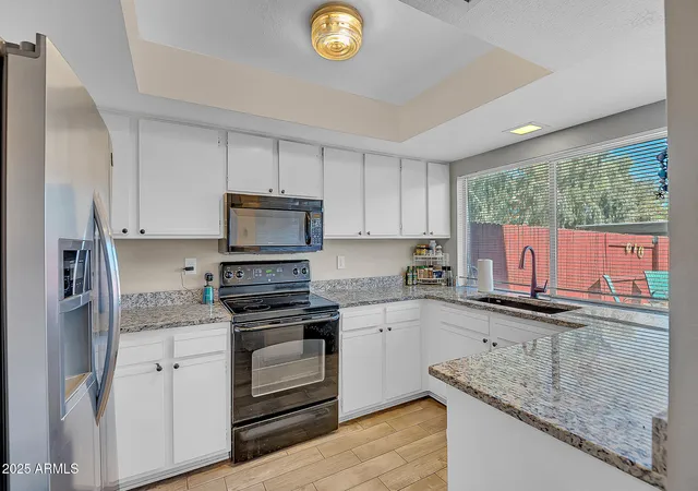 Photo 4 of Townhouse for sale at 10100 N 89th Avenue #66, Peoria, AZ 85345 | MLS# 7074291 | Listing updated on 2026-09-23