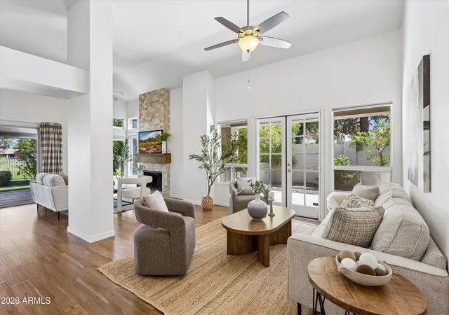 Photo 4 of Sale Pending at 12005 N 40th Way, Phoenix, AZ 85028 | MLS# 7073685 | Listing updated on 2026-09-13
