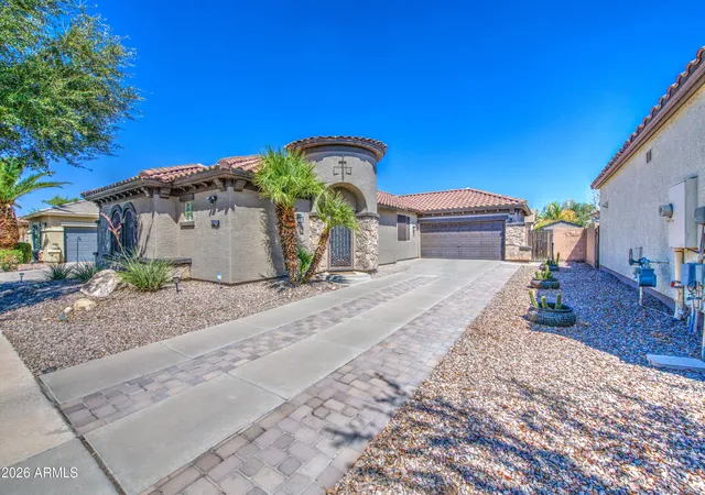 Photo 2 of Single family home for sale at 940 E Bellerive Pl, Chandler, AZ 85249 | MLS# 7073453 | Listing updated on 2026-09-07
