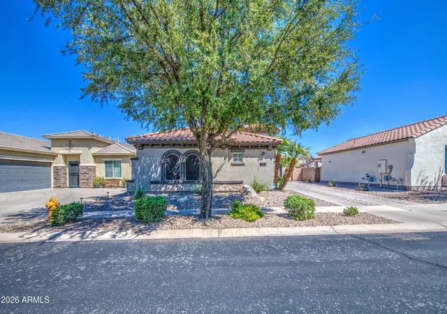 Photo 3 of Single family home for sale at 940 E Bellerive Pl, Chandler, AZ 85249 | MLS# 7073453 | Listing updated on 2026-09-07