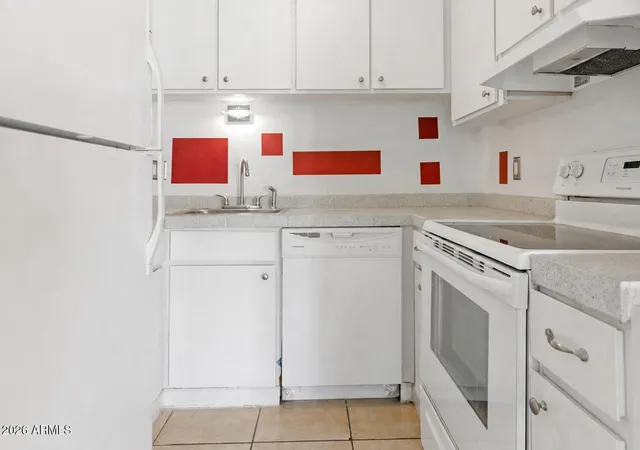 Listing Photo 4 - Condo for sale in building located at 1006 E Osborn Rd, Phoenix, AZ 85014 - Unit #D