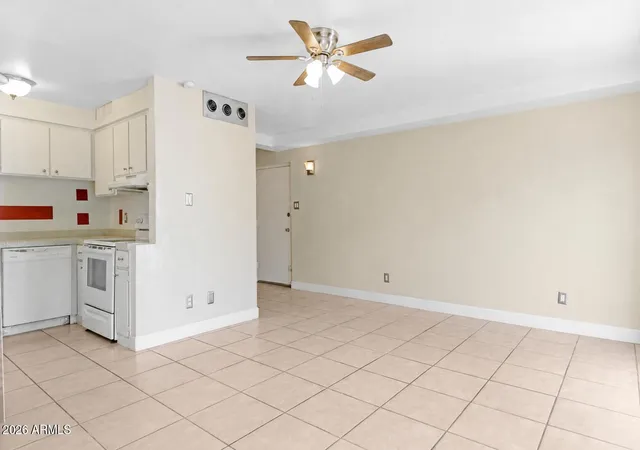 Listing Photo 5 - Condo for sale in building located at 1006 E Osborn Rd, Phoenix, AZ 85014 - Unit #D