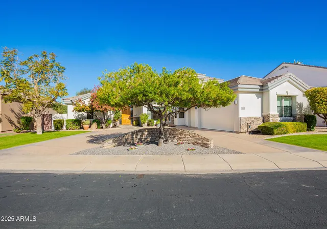 Photo 2 of Single family home for sale at 652 W Aster Ct, Chandler, AZ 85248 | MLS# 7074650 | Listing updated on 2026-09-14