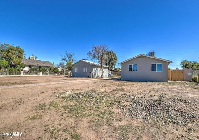 Photo 3 of Townhouse for sale at 6807 N 61st Avenue, Glendale, AZ 85301 | MLS# 7073514 | Listing updated on 2026-09-01
