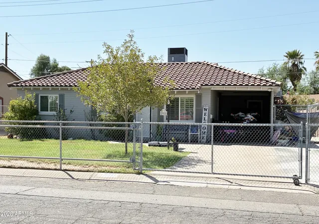 Photo 2 of Single family home for sale at 2911 W Montebello Ave, Phoenix, AZ 85017 | MLS# 7073660 | Listing updated on 2026-09-11