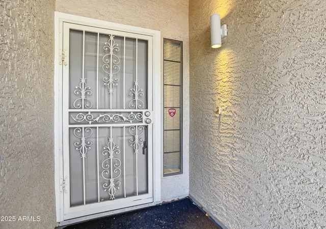 Photo 4 of Sale Pending at 1443 E Wickieup Ln, Phoenix, AZ 85024 | MLS# 7073917 | Listing updated on 2026-09-17