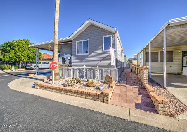 Photo 2 of Manufactured home for sale at 111 S Greenfield Rd #289, Mesa, AZ 85206 | MLS# 7073914 | Listing updated on 2026-09-04