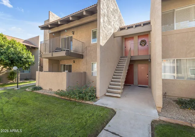 Condo for sale at 5525 E Thomas Rd #D5, Phoenix, AZ 85018 | MLS# 7075020