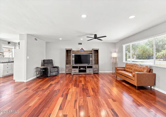 Photo 4 of Sale Pending at 3115 E Yucca St, Phoenix, AZ 85028 | MLS# 7074436 | Listing updated on 2026-09-10
