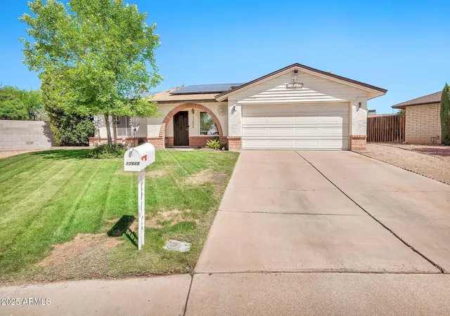Photo 3 of Single family home for sale at 17648 N 35th Way, Phoenix, AZ 85032 | MLS# 7075489 | Listing updated on 2026-09-04