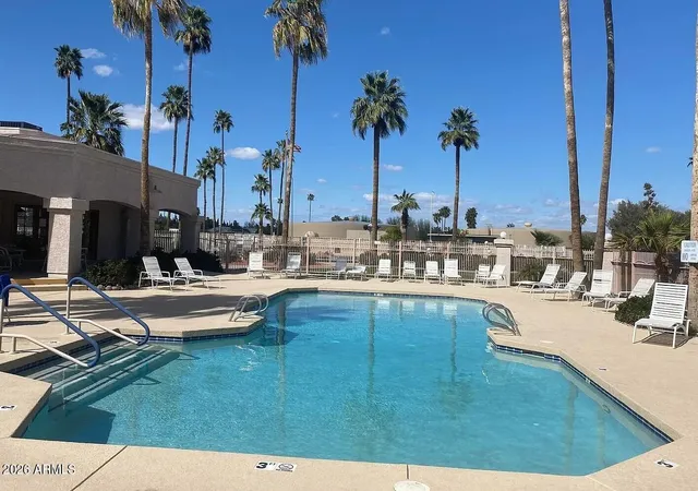 Photo 4 of Townhouse for sale at 9151 W Greenway Rd #170, Peoria, AZ 85381 | MLS# 7074656 | Listing updated on 2026-09-10