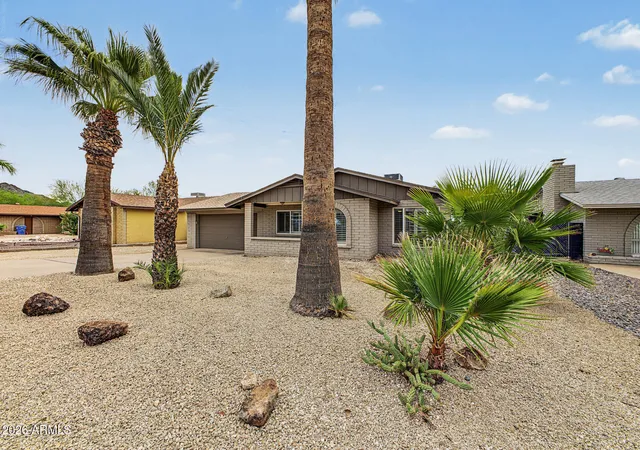 Photo 3 of Single family home for sale at 817 E Cheryl Dr, Phoenix, AZ 85020 | MLS# 7085307 | Listing updated on 2026-10-21