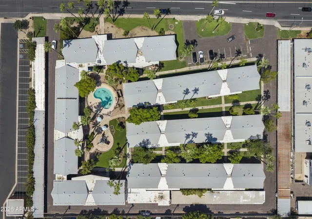 Listing Photo 2 - Condo for sale in building located at 1901 E Missouri Ave, Phoenix, AZ 85016 - Unit #207