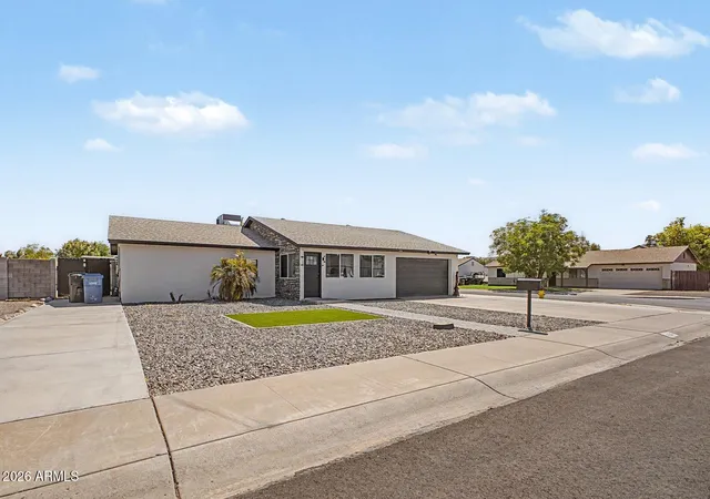 Photo 2 of Single family home for sale at 4139 W Desert Hills Dr, Phoenix, AZ 85029 | MLS# 7075522 | Listing updated on 2026-09-17