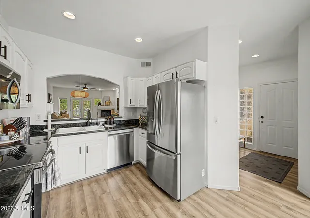 Listing Photo 2 - Condo for sale in building located at 7021 E Earll Dr, Scottsdale, AZ 85251 - Unit #202