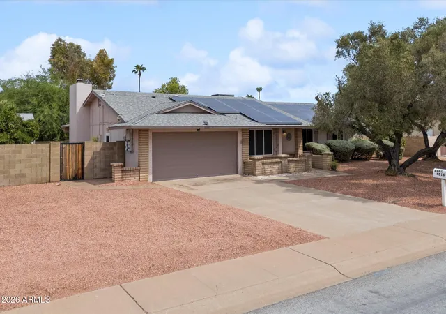 Photo 2 of Single family home for sale at 4016 E Shangri La Rd, Phoenix, AZ 85028 | MLS# 7075058 | Listing updated on 2026-10-17
