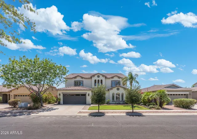 Photo 4 of Sale Pending at 2927 E Eleana Ln, Gilbert, AZ 85298 | MLS# 7075564 | Listing updated on 2026-09-07