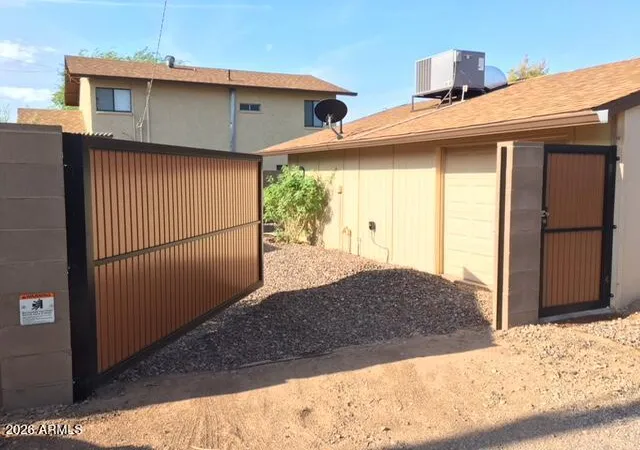 Photo 3 of Townhouse for sale at 1904 W Palm Ln, Phoenix, AZ 85009 | MLS# 7076278 | Listing updated on 2026-09-04