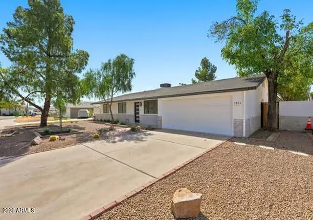 Photo 3 of Sale Pending at 3821 W Desert Park Ln, Phoenix, AZ 85051 | MLS# 7074966 | Listing updated on 2026-09-19