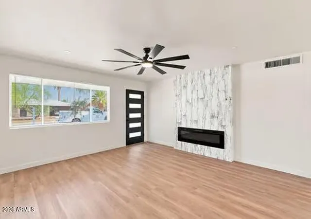 Photo 4 of Sale Pending at 3821 W Desert Park Ln, Phoenix, AZ 85051 | MLS# 7074966 | Listing updated on 2026-09-19