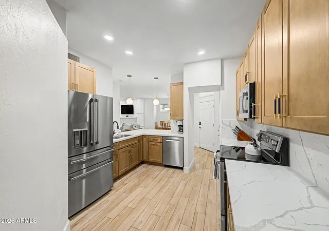 Listing Photo 5 - Condo for sale in building located at 1747 E Northern Ave, Phoenix, AZ 85020 - Unit #182