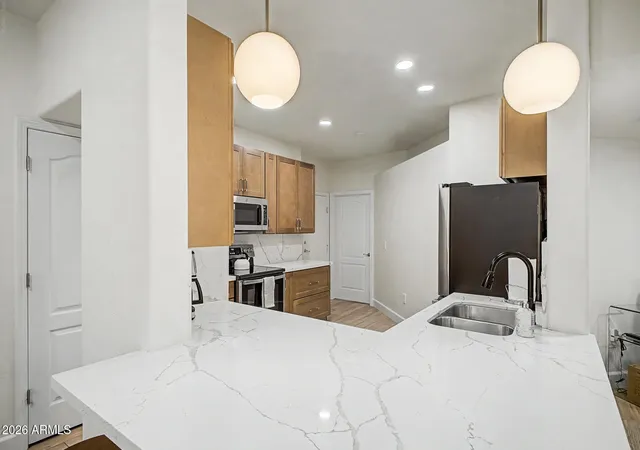 Listing Photo 4 - Condo for sale in building located at 1747 E Northern Ave, Phoenix, AZ 85020 - Unit #182