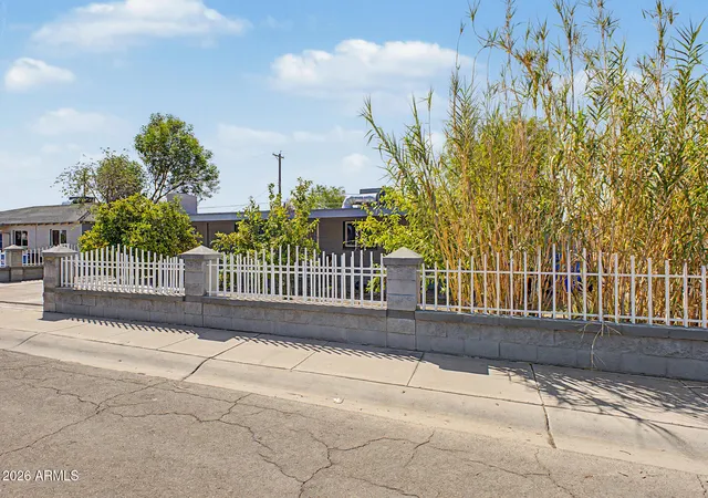 Photo 4 of Single family home for sale at 3201 W Bethany Home Rd, Phoenix, AZ 85017 | MLS# 7076908 | Listing updated on 2026-09-09