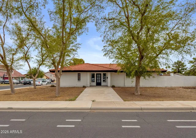 Photo 3 of Single family home for sale at 1001 N Burk St, Gilbert, AZ 85234 | MLS# 7075088 | Listing updated on 2026-09-09