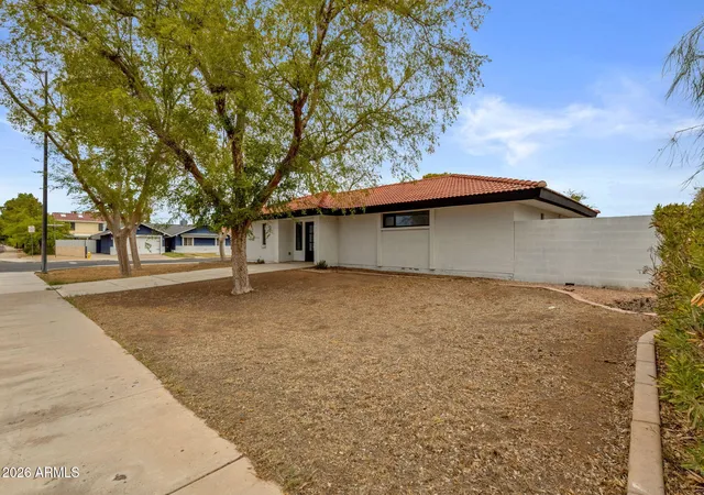 Photo 3 of Single family home for sale at 1001 N Burk St, Gilbert, AZ 85234 | MLS# 7075088 | Listing updated on 2026-09-09