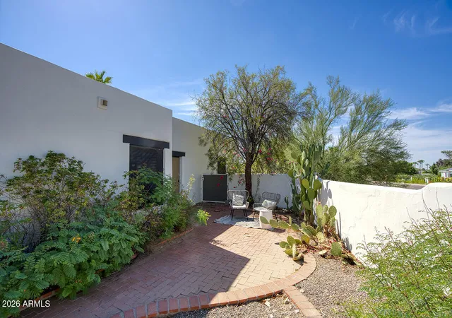 Photo 4 of Sale Pending at 10402 E Wethersfield Rd, Scottsdale, AZ 85259 | MLS# 7075673 | Listing updated on 2026-09-08