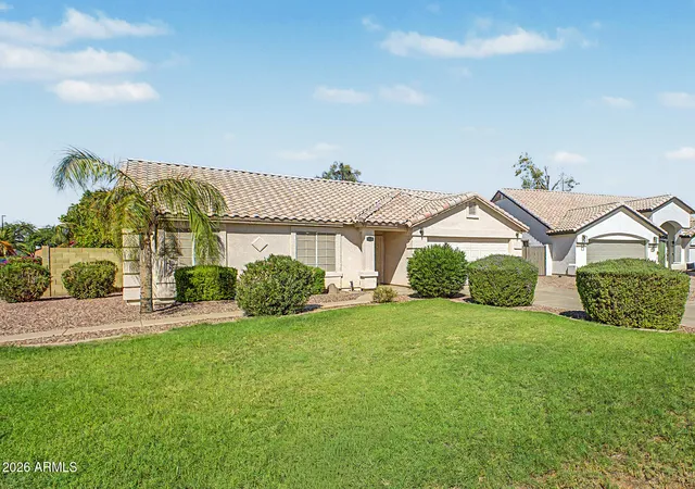 Photo 2 of Single family home for sale at 938 S San Joaquin Ct, Gilbert, AZ 85296 | MLS# 7079006 | Listing updated on 2026-09-12