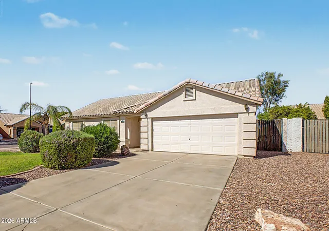 Photo 3 of Single family home for sale at 938 S San Joaquin Ct, Gilbert, AZ 85296 | MLS# 7079006 | Listing updated on 2026-09-12