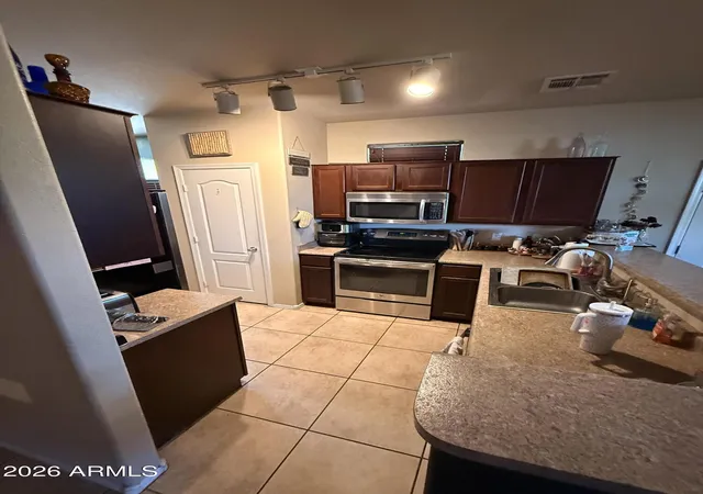 Photo 4 of Townhouse for sale at 1350 S Greenfield Rd #1010, Mesa, AZ 85206 | MLS# 7075680 | Listing updated on 2026-09-16