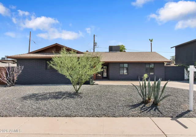 Photo 2 of Single family home for sale at 1637 W Griswold Rd, Phoenix, AZ 85021 | MLS# 7075621 | Listing updated on 2026-09-15