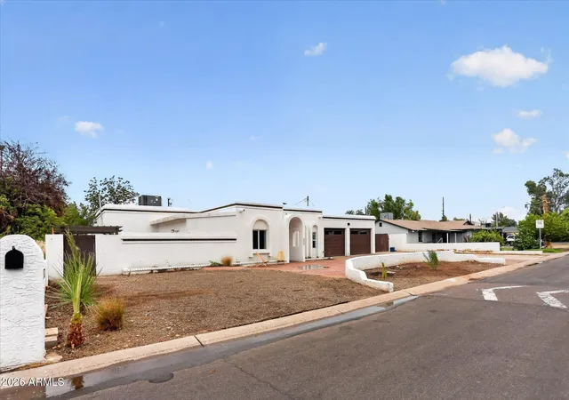 Photo 3 of Single family home for sale at 2334 W Augusta Ave, Phoenix, AZ 85021 | MLS# 7075691 | Listing updated on 2026-09-04
