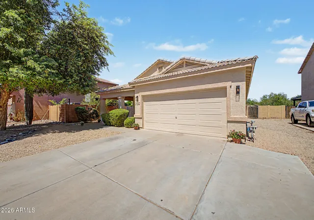 Photo 4 of Sale Pending at 2122 E Andalusian Loop, San Tan Valley, AZ 85140 | MLS# 7076355 | Listing updated on 2026-09-11