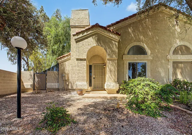 Townhouse for sale at 1111 W Summit Pl #32, Chandler, AZ 85224 | MLS# 7076712