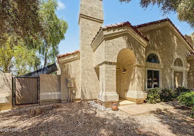 Photo 2 of Townhouse for sale at 1111 W Summit Pl #32, Chandler, AZ 85224 | MLS# 7076712 | Listing updated on 2026-09-06