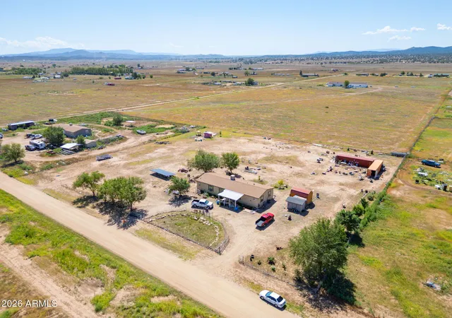 Photo 3 of Manufactured home for sale at 2575 W Annie Rd, Paulden, AZ 86334 | MLS# 7079118 | Listing updated on 2026-09-26