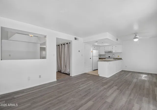 Photo 3 of Townhouse for sale at 18811 N 19th Avenue #1024, Phoenix, AZ 85027 | MLS# 7079443 | Listing updated on 2026-09-12