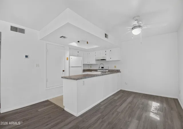 Photo 3 of Townhouse for sale at 18811 N 19th Avenue #1024, Phoenix, AZ 85027 | MLS# 7079443 | Listing updated on 2026-09-12