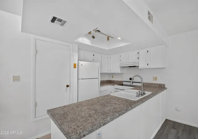Listing Photo 5 - Condo for sale in building located at 18811 N 19Th Ave, Phoenix, AZ 85027 - Unit #1024