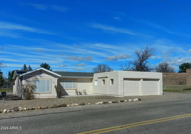 Photo 1 of Single family home for sale at 3960 E Lake Shore Dr, Rimrock, AZ 86335 | MLS# 7076533 | Listing updated on 2026-09-06