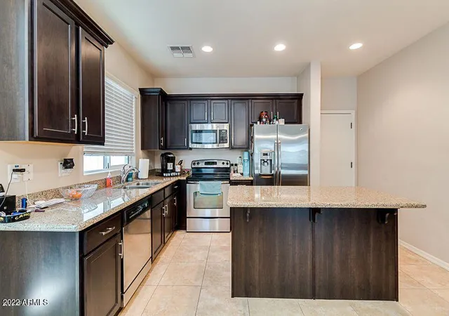 Photo 4 of Single family home for sale at 4072 E Oakland St, Gilbert, AZ 85295 | MLS# 7076430 | Listing updated on 2026-09-16