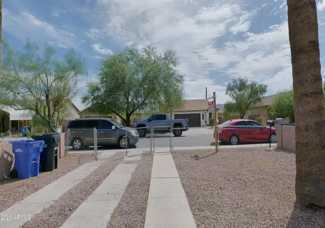 Photo 3 of Single family home for sale at 2520 E Chipman Rd, Phoenix, AZ 85040 | MLS# 7078270 | Listing updated on 2026-09-14