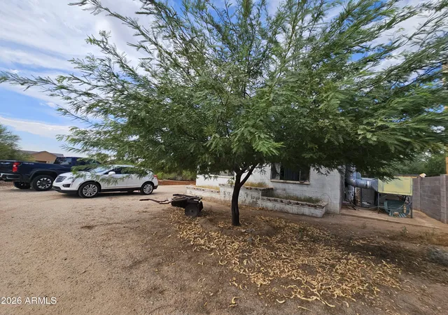 Photo 4 of Single family home for sale at 948 N Crismon Rd, Mesa, AZ 85207 | MLS# 7077075 | Listing updated on 2026-09-10