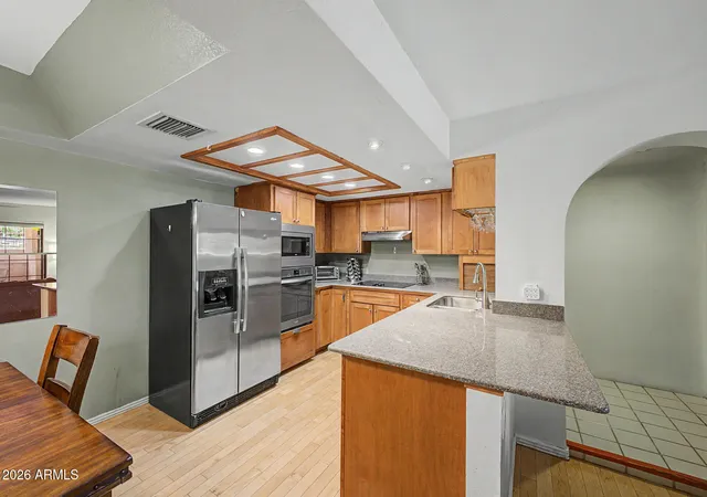 Photo 3 of Condo for sale at 10410 N Cave Crk Rd #1027, Phoenix, AZ 85020 | MLS# 7076909 | Listing updated on 2026-09-08