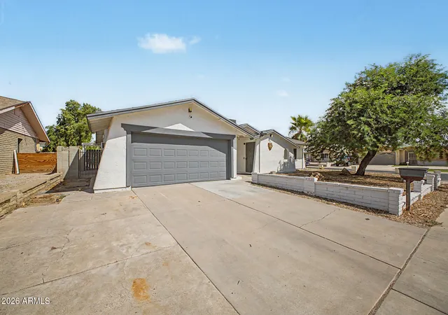 Photo 3 of Single family home for sale at 15243 N 52nd Drive, Glendale, AZ 85306 | MLS# 7077054 | Listing updated on 2026-09-08