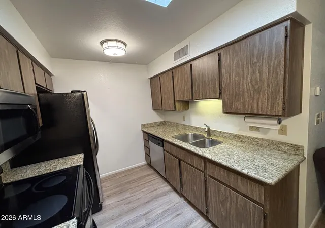 Photo 3 of Townhouse for sale at 8131 N 107th Avenue #91, Peoria, AZ 85345 | MLS# 7077113 | Listing updated on 2026-09-09