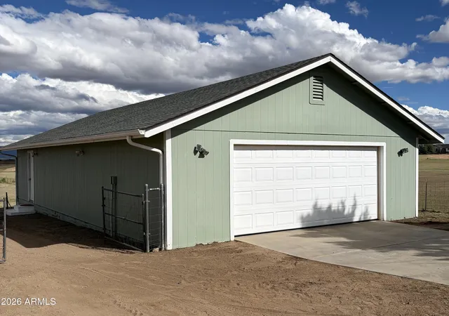 Photo 2 of Single family home for sale at 305 S Reed Rd, Chino Valley, AZ 86323 | MLS# 7077114 | Listing updated on 2026-09-13